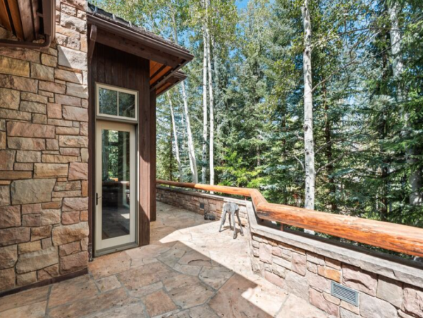 Luxurious Ski-in/ Ski-out Vacation Home - Family-Friendly Retreat